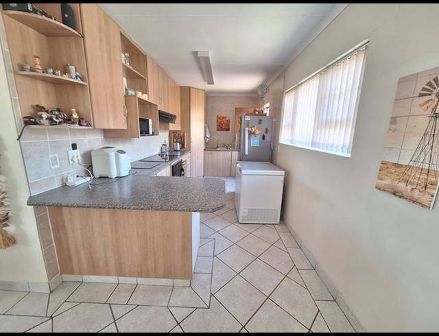 3 BEDROOM HOUSE FOR SALE IN FRAAIUITSIG